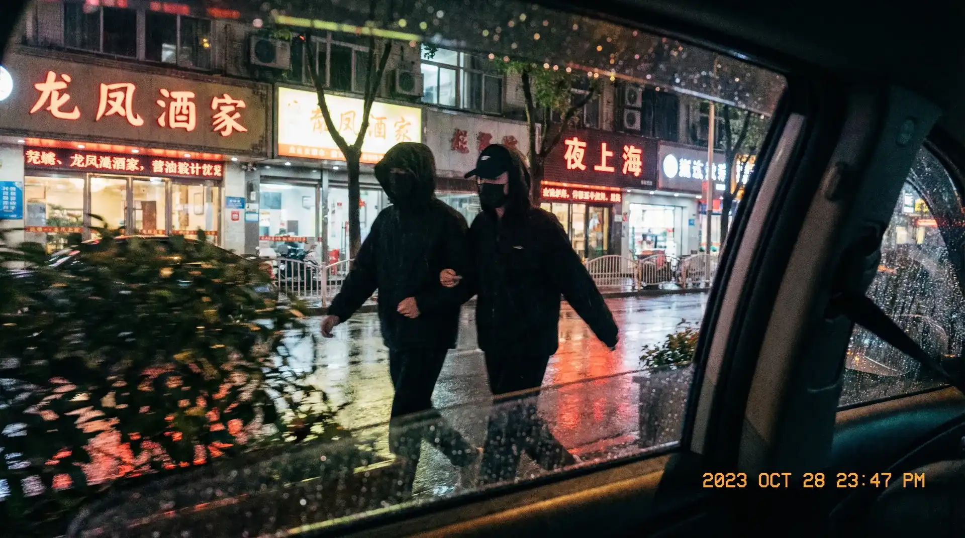 五一吃瓜官网-网络热门事件|网红事件|五一吃瓜平台 - 顶流明星深夜密会现场抓拍照片